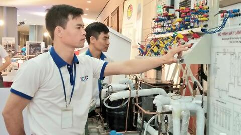 “Điểm nghẽn” nào khiến năng suất lao động Việt Nam mãi thấp?