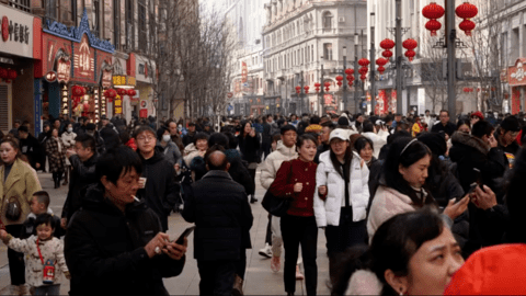 Kinh tế suy yếu, Trung Quốc lùi xa khỏi ngưỡng nước thu nhập cao