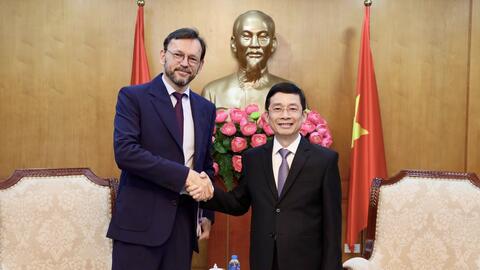 Phó Trưởng Ban Chính sách, chiến lược Trung ương Nguyễn Duy Hưng tiếp Giám đốc quốc gia Cơ quan phát triển Pháp