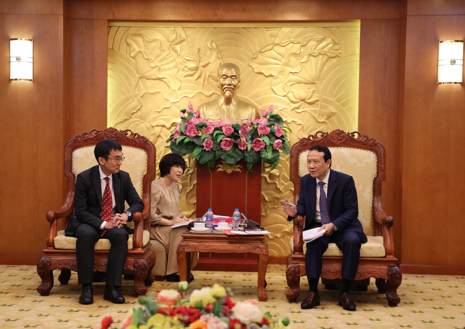 Phó Trưởng Ban Kinh tế Trung ương Nguyễn Hồng Sơn tiếp và làm việc với đoàn công tác của Viện ERIA Nhật Bản