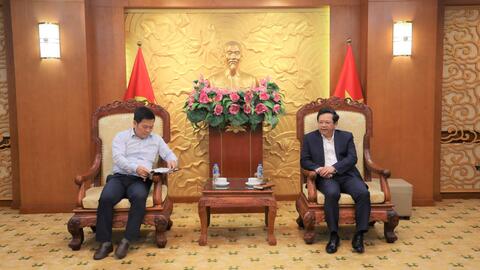 Phó Trưởng Ban Kinh tế Trung ương Nguyễn Đức Hiển tiếp đoàn công tác của Trường Đại học Kinh tế quốc dân