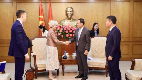 Trưởng Ban Chính sách, chiến lược Trung ương Trần Lưu Quang tiếp Giám đốc quốc gia ILO và Đại sứ Australia