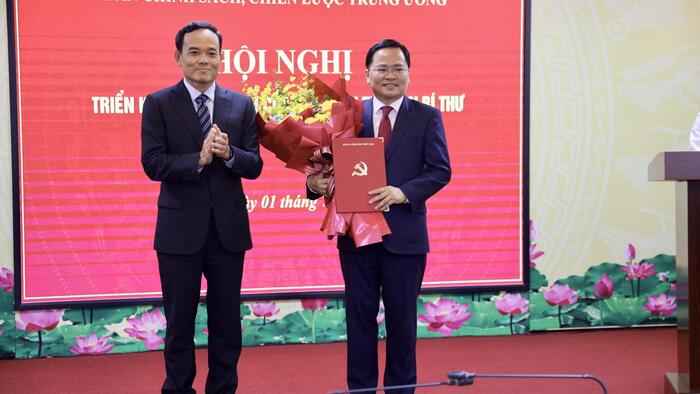 Bộ Chính trị, Ban Bí thư điều động, phân công, bổ nhiệm đồng chí Nguyễn Anh Tuấn và Nguyễn Đức Hiển giữ chức vụ Phó Trưởng Ban Chính sách, chiến lược Trung ương