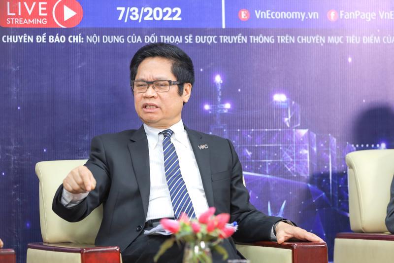 TS Vũ Tiến Lộc tại toạ đàm chiều 7/3. Ảnh: Chu Xuân Khoa.