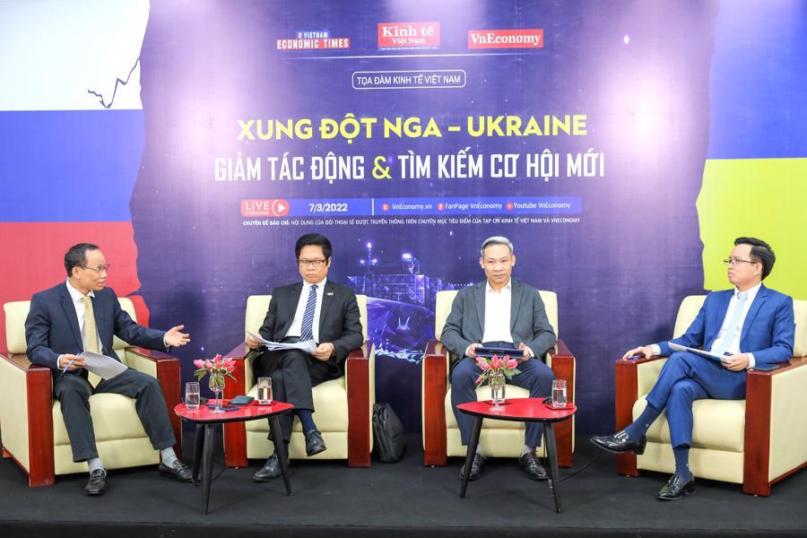 Toạ đ&agrave;m &ldquo;Xung đột Nga &ndash; Ukraine: Giảm t&aacute;c động v&agrave; t&igrave;m kiếm cơ hội mới do Tạp ch&iacute; Kinh tế Việt Nam/VnEconomy tổ chức ng&agrave;y 7/3. Ảnh: Chu Xu&acirc;n Khoa.