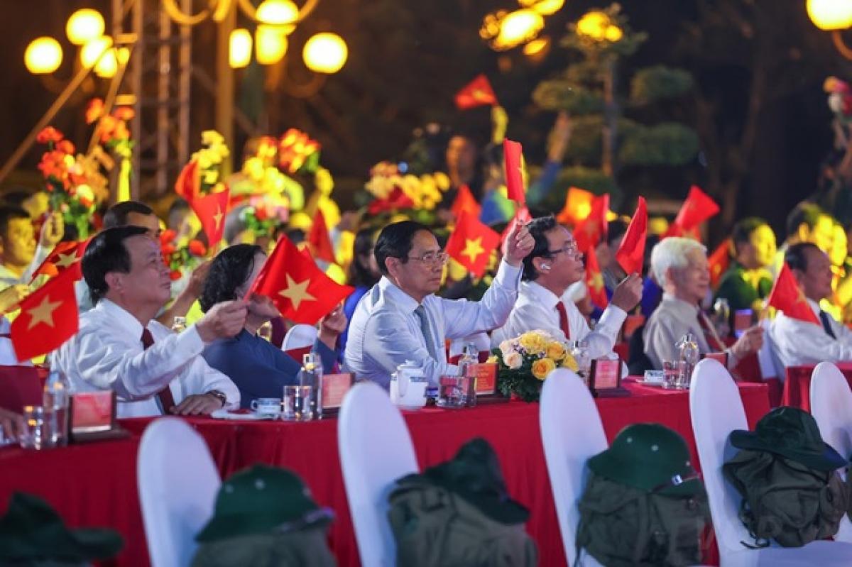 khuc trang ca hoa binh - tri an nhung nguoi nga xuong vi hoa binh cua dan toc hinh anh 2