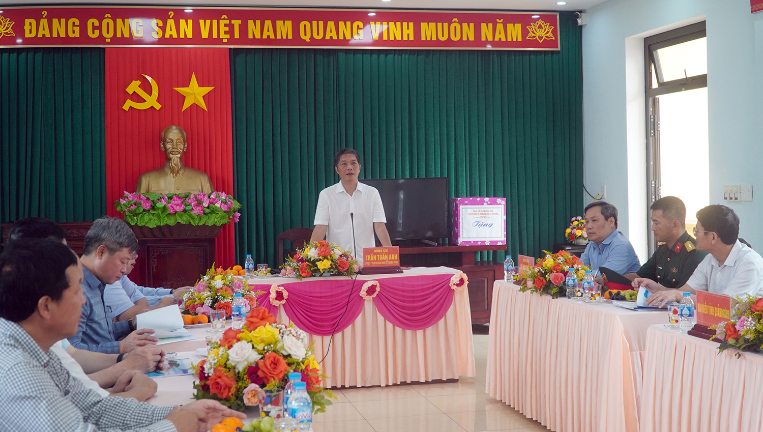 Trưởng ban Kinh tế Trung ương Trần Tuấn Anh phát biểu tại buổi làm việc.