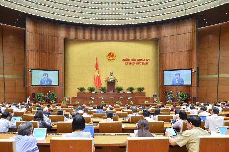 Tiếp tục Kỳ họp thứ 5, Quốc hội khóa XV, Bộ trưởng Bộ Xây dựng Nguyễn Thanh Nghị trình bày Tờ trình về dự án Luật Nhà ở (sửa đổi); Chủ nhiệm Ủy ban Pháp luật của Quốc hội Hoàng Thanh Tùng trình bày Báo cáo thẩm tra dự án Luật Nhà ở (sửa đổi).