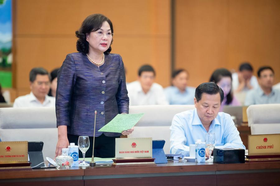 Thống đốc Ng&acirc;n h&agrave;ng Nh&agrave; nước Nguyễn Thị Hồng ph&aacute;t biểu tại&nbsp; phi&ecirc;n họp s&aacute;ng 16/10 của Ủy ban Thường vụ Quốc hội. Ảnh: Cổng Th&ocirc;ng tin Quốc hội.&nbsp;