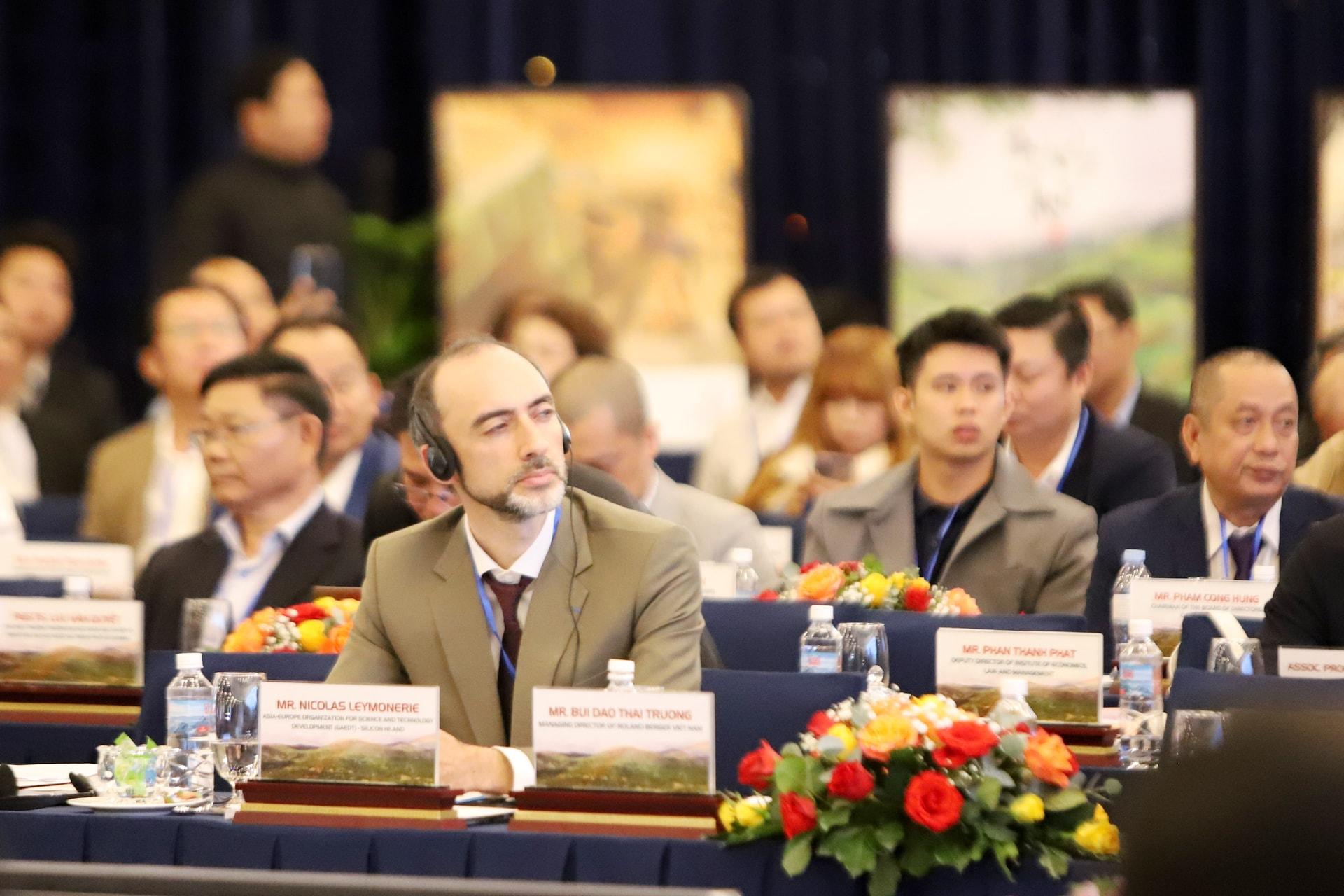 Các khách mời, chuyên gia quốc tế tham dự