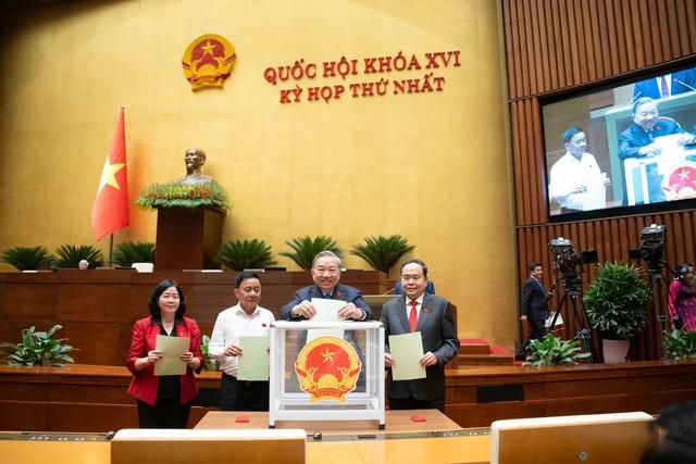 DANH SÁCH NHÂN SỰ CHỦ TỊCH QUỐC HỘI, PHÓ CHỦ TỊCH QUỐC HỘI, ỦY VIÊN ỦY BAN THƯỜNG VỤ QUỐC HỘI KHÓA XVI- Ảnh 1. DANH SÁCH NHÂN SỰ CHỦ TỊCH QUỐC HỘI, PHÓ CHỦ TỊCH QUỐC HỘI, ỦY VIÊN ỦY BAN THƯỜNG VỤ QUỐC HỘI KHÓA XVI- Ảnh 1.